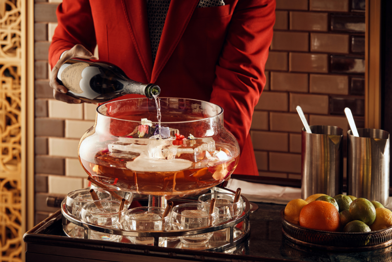 Asia-Bars-Bartenders-Bartender-Trolley