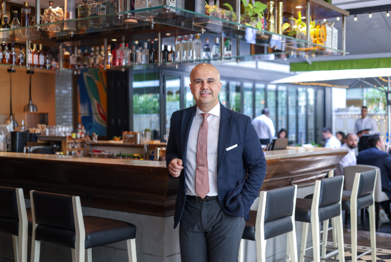 MENA50BR25-iconaward-omar-1